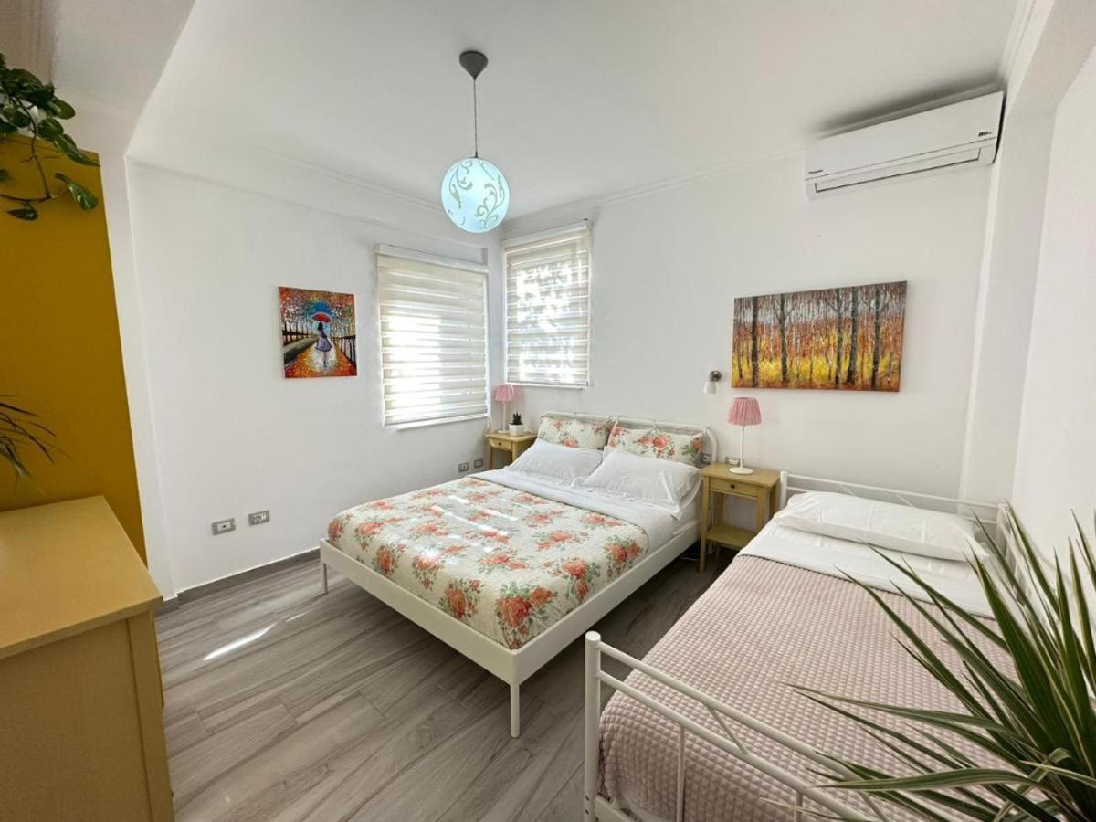 Sofia'S Holiday Apartment Vlorë Esterno foto