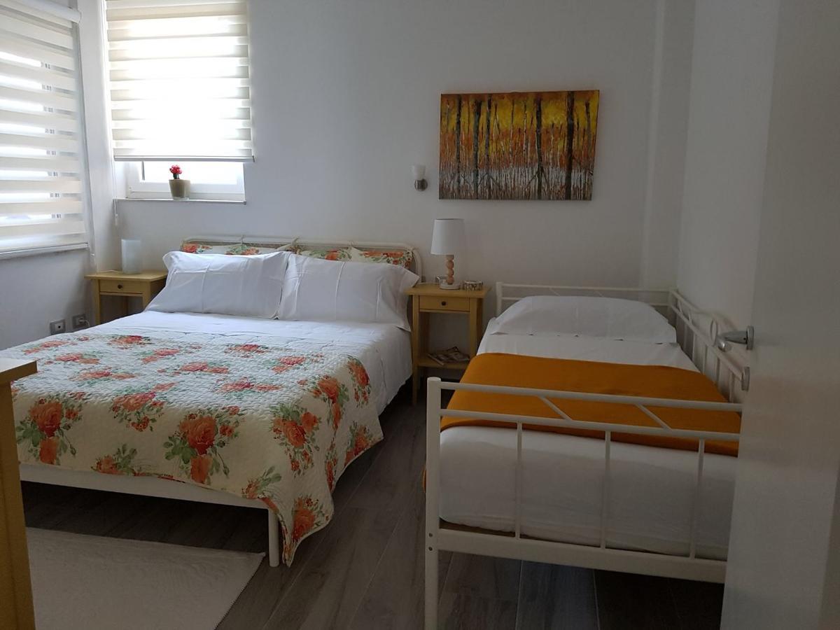 Sofia'S Holiday Apartment Vlorë Esterno foto